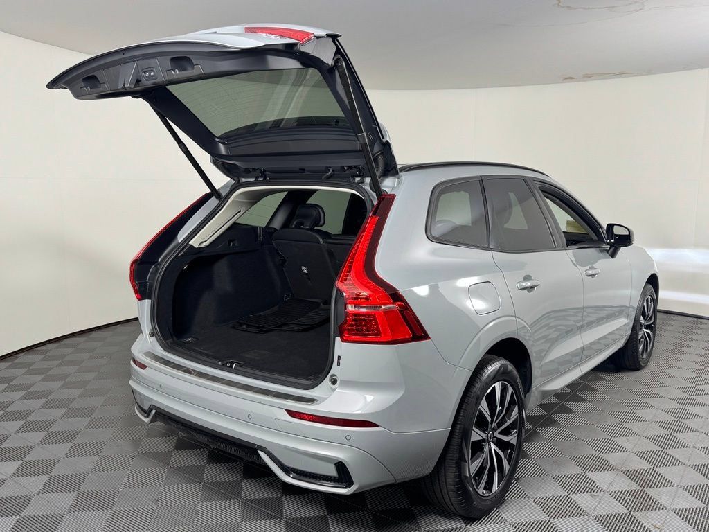 Certified 2024 Volvo XC60 B5 Core w/ Climate Package AWD/4WD image 9