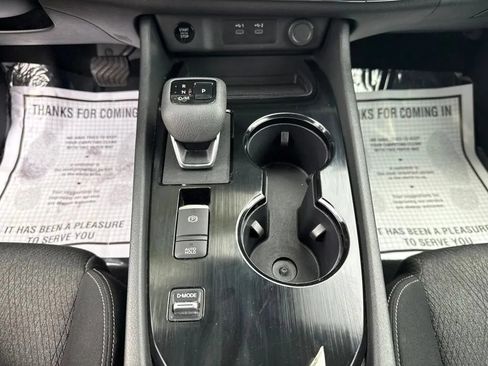 Used 2024 Nissan Rogue SV FWD image 24