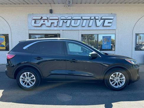 Used 2022 Ford Escape SE image 3