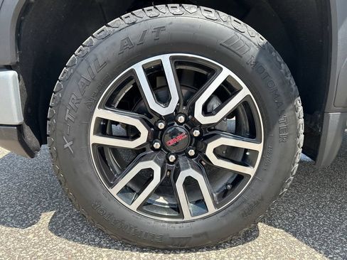 Used 2025 GMC Sierra 1500 AT4 w/ Technology Package AWD/4WD image 27
