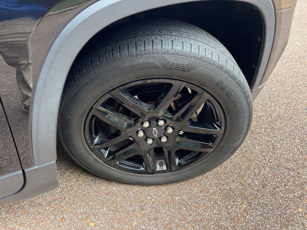 Used 2019 Chevrolet Traverse LT w/ LPO, Blackout Package FWD image 12