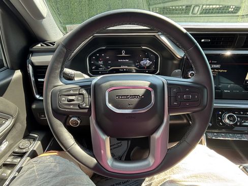 Used 2025 GMC Sierra 1500 Denali AWD/4WD image 17