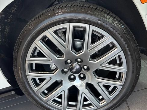 Used 2025 GMC Yukon Denali Ultimate w/ LPO, Floor Liner Package AWD/4WD image 11
