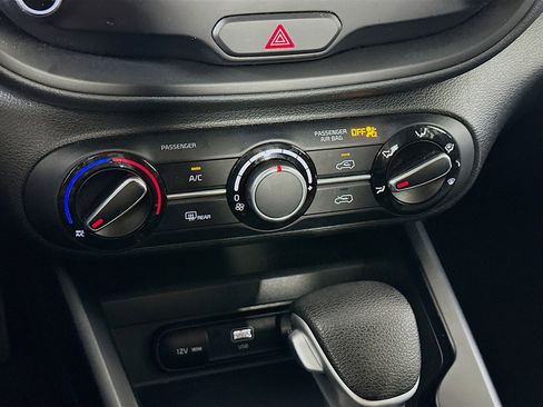 Used 2025 Kia Soul LX w/ LX Technology Package image 21