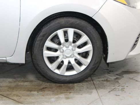 Used 2016 Toyota Corolla LE image 12