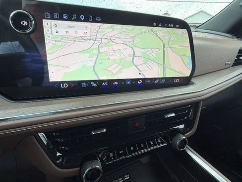 Used 2025 Chevrolet Tahoe High Country AWD/4WD image 34