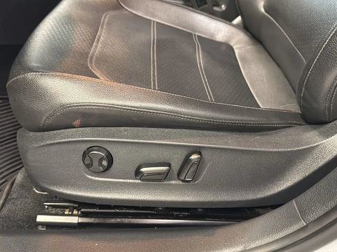 Used 2018 Volkswagen Passat 2.0T R-Line w/ R-Line Lighting Package FWD image 23