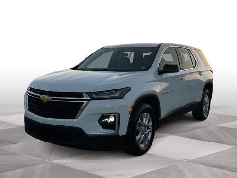 Used 2023 Chevrolet Traverse LS FWD image 4
