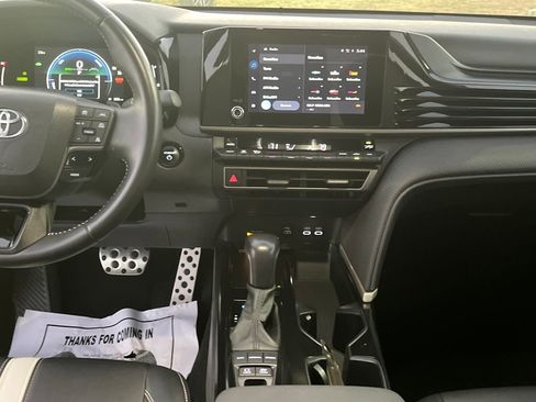 Used 2025 Toyota Camry SE image 20