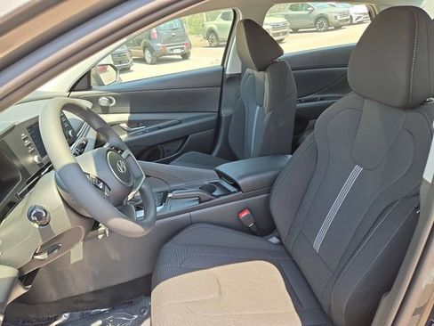 New 2026 Hyundai Elantra SE FWD image 22
