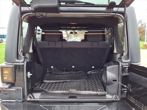 Used 2013 Jeep Wrangler Unlimited Sahara w/ Connectivity Group AWD/4WD image 10