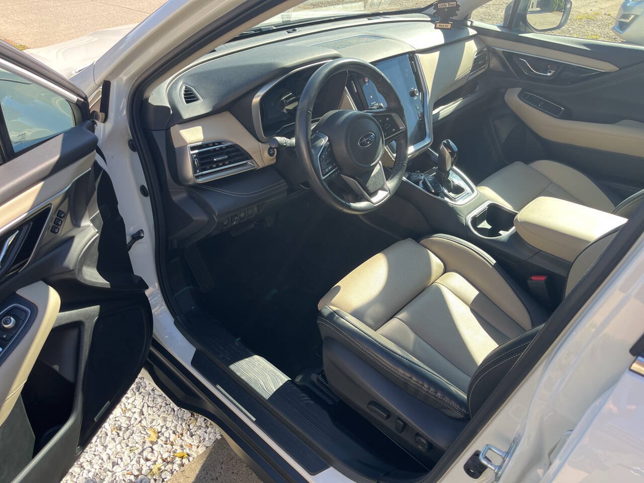 Used 2023 Subaru Outback Limited AWD/4WD image 6