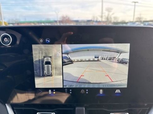 Used 2025 Chevrolet Equinox LT w/ Convenience Package II image 11