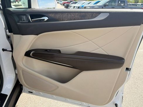 Used 2017 Lincoln MKC Reserve AWD/4WD image 9