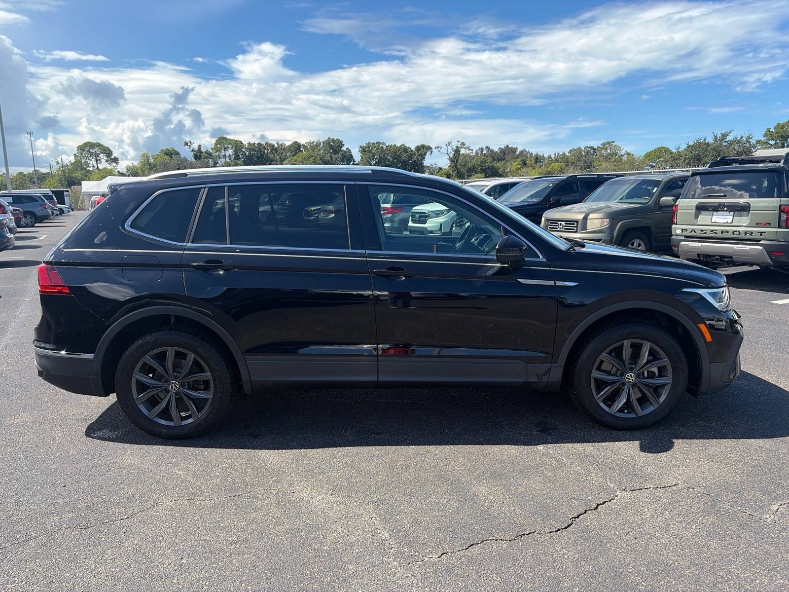 Used 2022 Volkswagen Tiguan SE FWD image 8