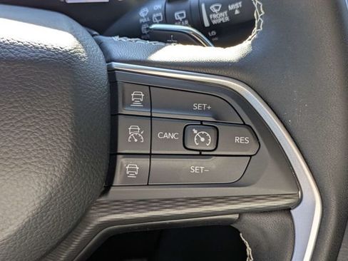 Used 2024 Jeep Grand Cherokee Altitude AWD/4WD image 27