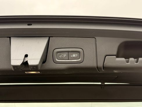 Used 2018 Volvo XC60 T5 Inscription w/ Convenience Package AWD/4WD image 39