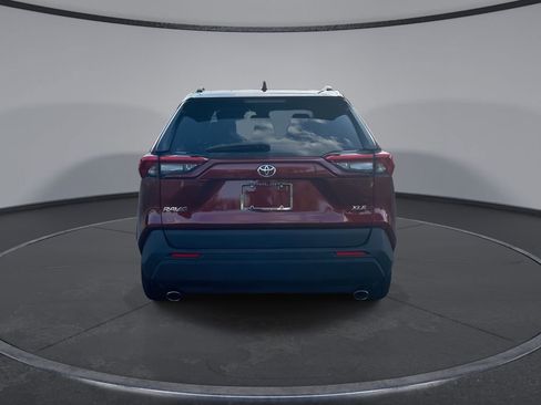 Used 2019 Toyota RAV4 XLE FWD image 17
