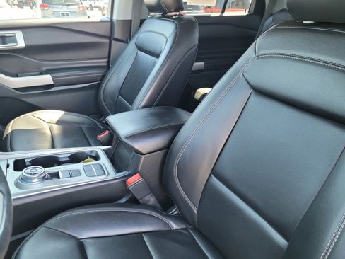 Used 2022 Ford Explorer XLT w/ Equipment Group 202A image 17