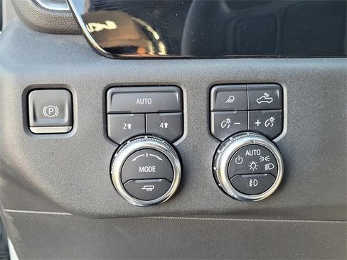 Used 2024 GMC Sierra 1500 SLT image 19