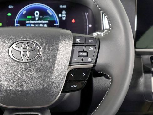 Used 2025 Toyota Camry SE AWD/4WD image 31