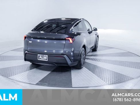 Used 2026 Tesla Model Y 2WD image 9