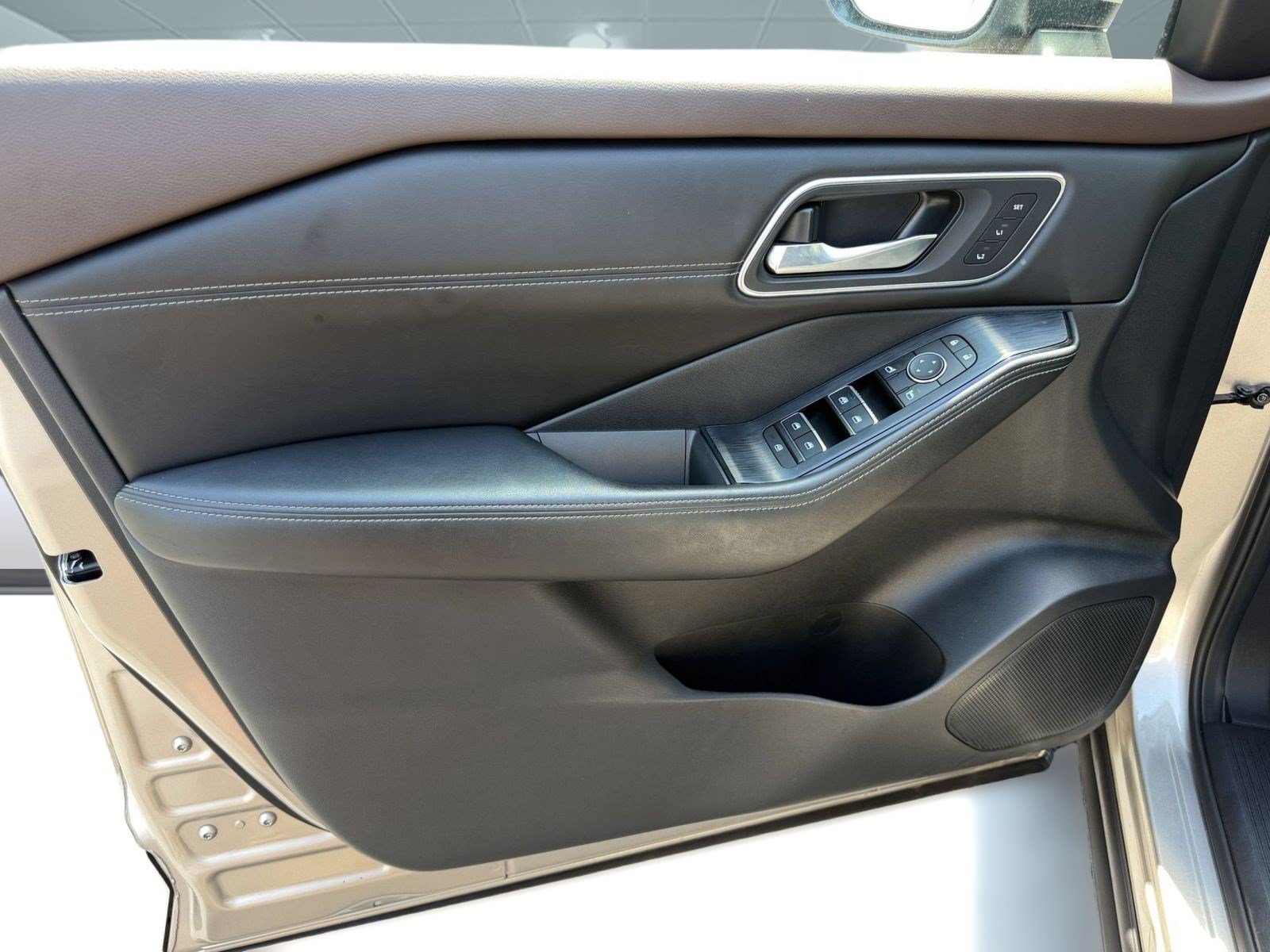 Used 2021 Nissan Rogue SL FWD image 13