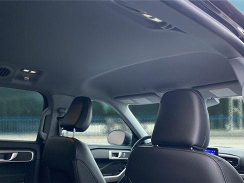 Used 2022 Ford Explorer XLT w/ Equipment Group 202A image 16