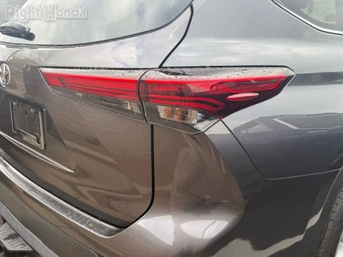 Used 2020 Toyota Highlander L image 10