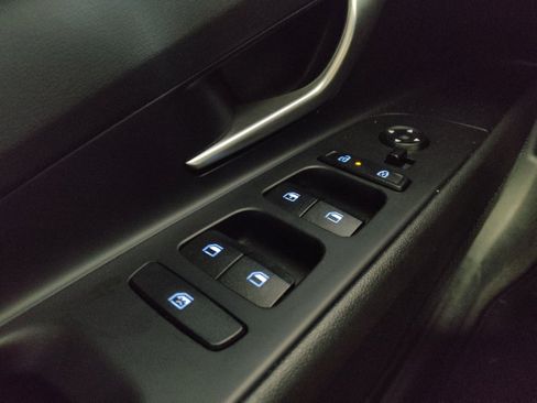 Used 2025 Hyundai Elantra SE FWD image 27
