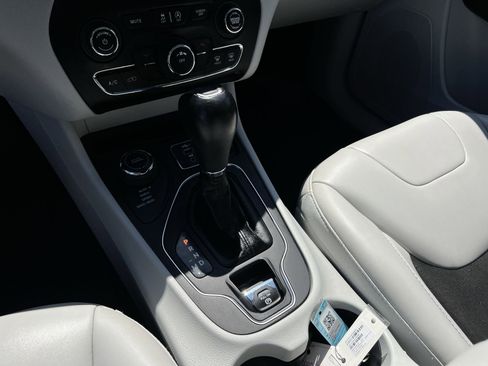 Used 2021 Jeep Cherokee Latitude Plus w/ Sun & Sound Group image 15