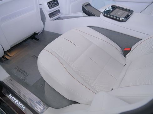 Used 2022 Mercedes-Benz Maybach GLS 600 4MATIC image 34