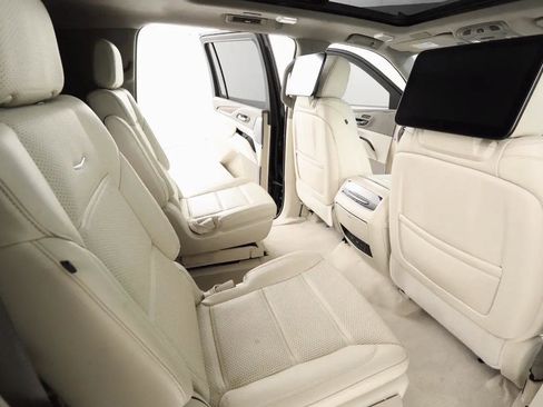 Used 2023 Cadillac Escalade ESV Sport Platinum AWD/4WD image 24