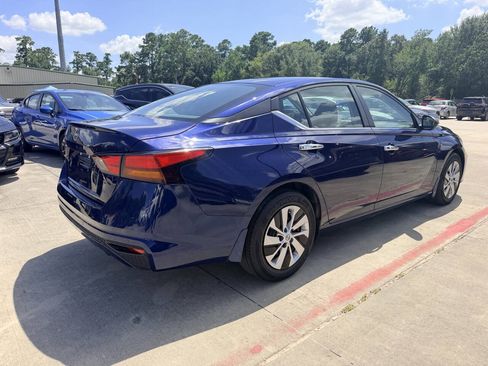 Used 2024 Nissan Altima 2.5 S FWD image 7
