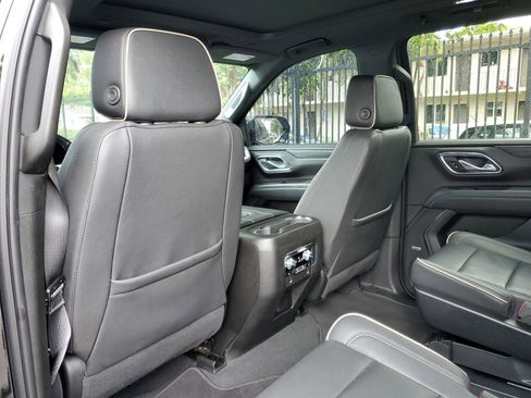 Used 2023 GMC Yukon XL SLT w/ SLT Premium Package AWD/4WD image 12