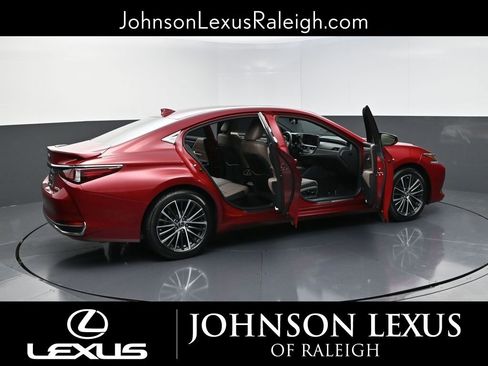 Used 2023 Lexus ES 300h w/ Premium Package image 30