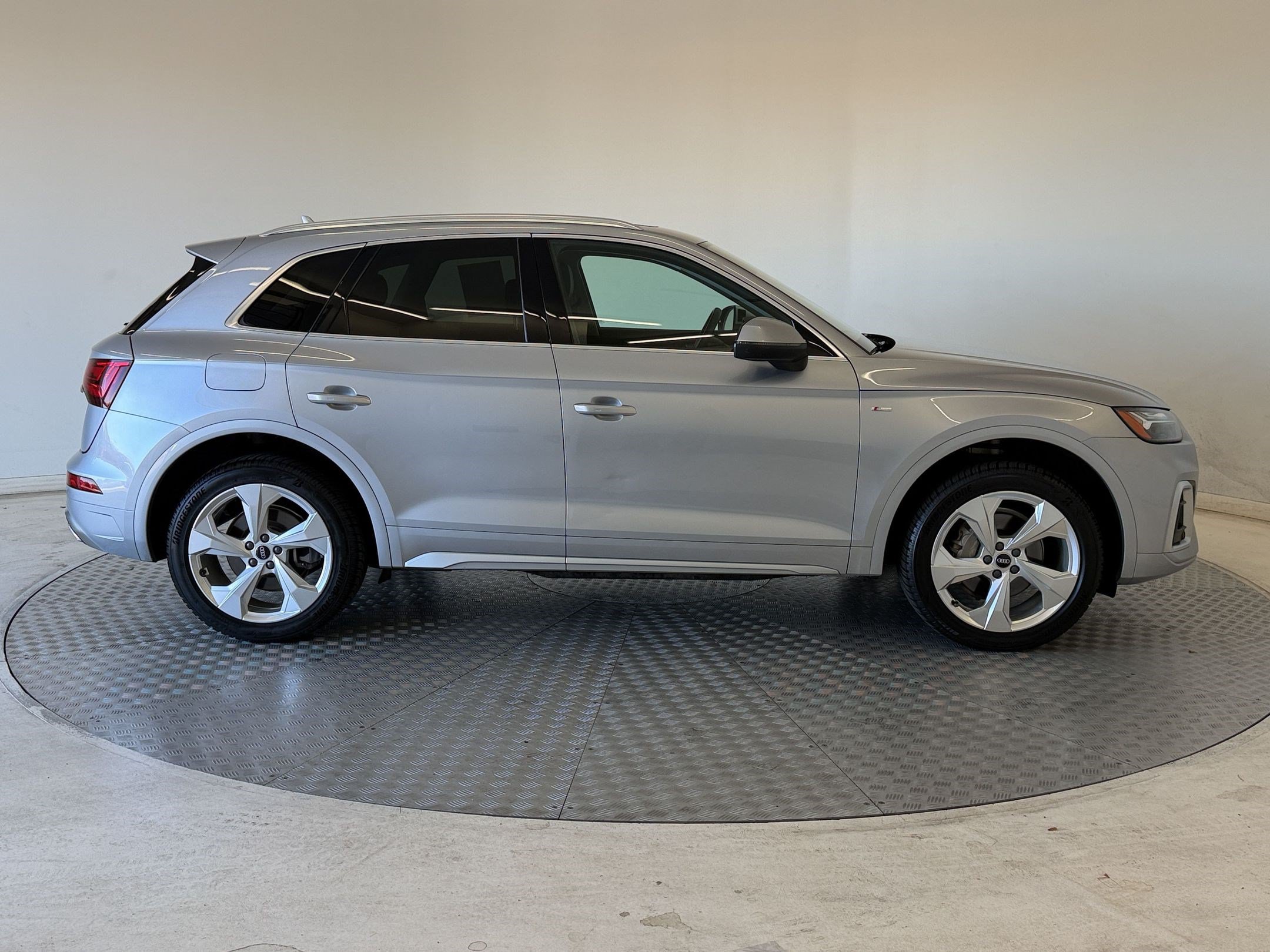 Used 2023 Audi Q5 2.0T Premium Plus w/ Premium Plus Package AWD/4WD image 8