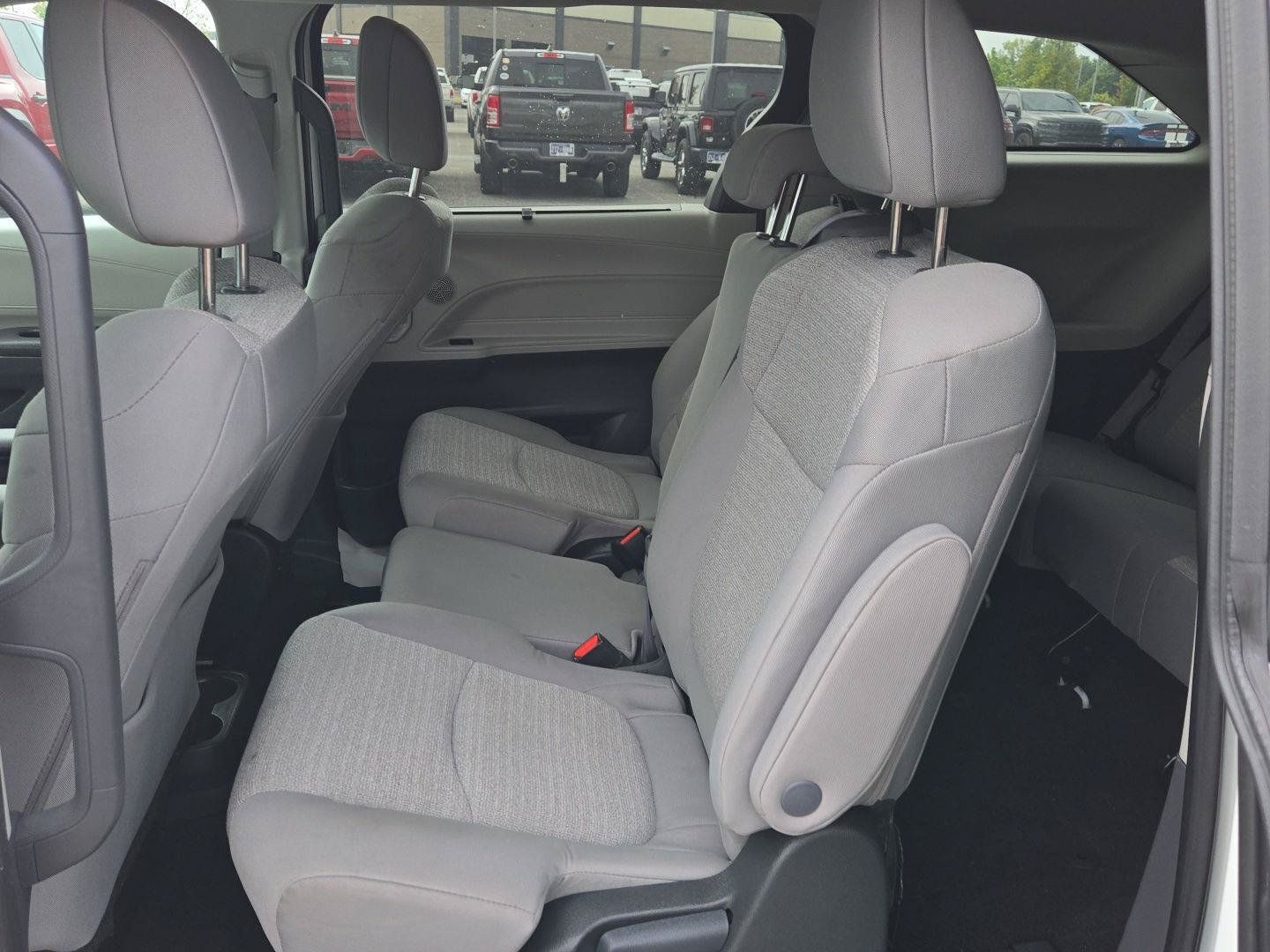 Used 2024 Toyota Sienna LE AWD/4WD image 15