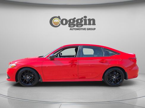 Used 2023 Honda Civic Sport image 3