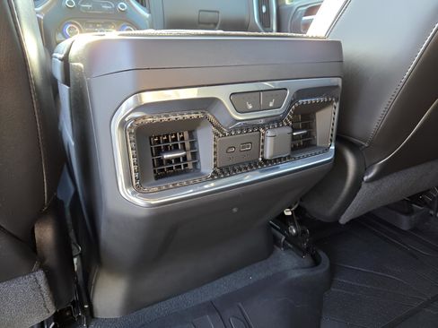 Used 2021 Chevrolet Silverado 1500 High Country w/ Technology Package image 18