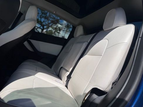 Used 2022 Tesla Model Y Performance image 16