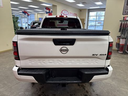 Used 2024 Nissan Frontier SV w/ Technology Package image 8