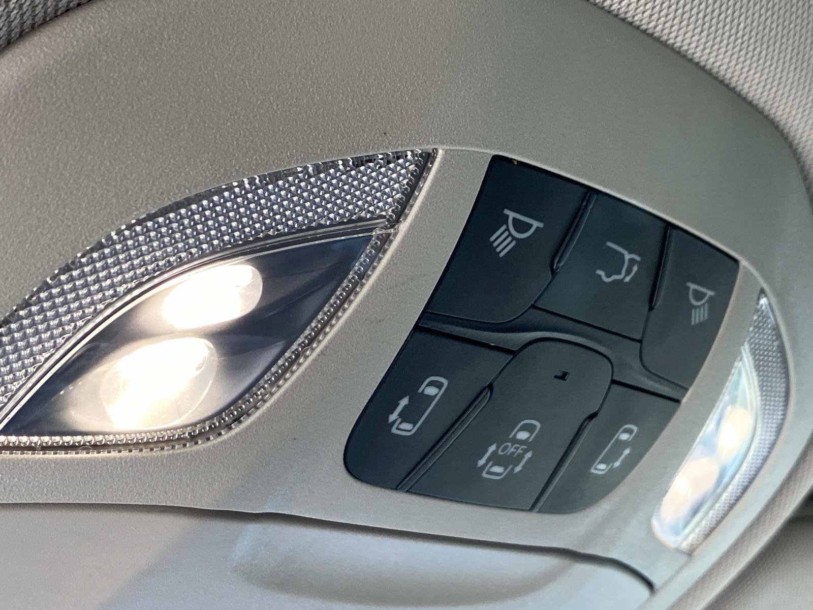 Used 2024 Chrysler Pacifica Touring-L FWD image 18
