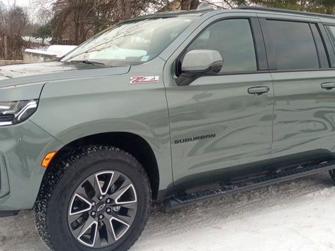 Used 2023 Chevrolet Suburban Z71 w/ Luxury Package image 3