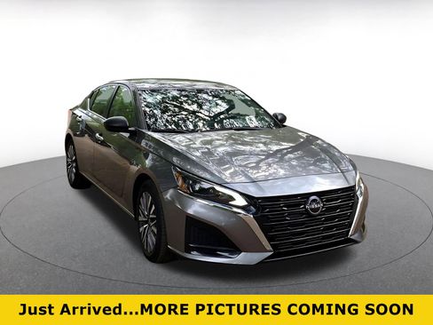 Used 2025 Nissan Altima 2.5 SV image 1