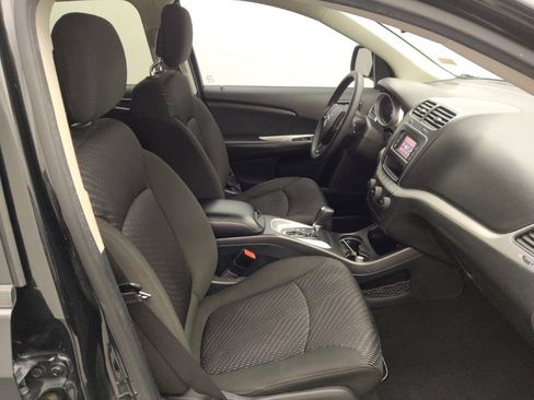 Used 2019 Dodge Journey SE image 21