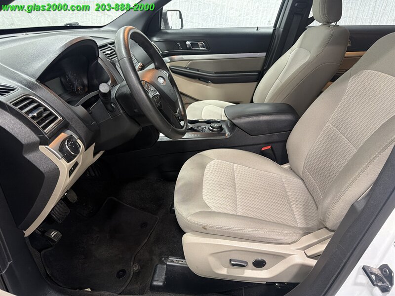 Used 2018 Ford Explorer 4WD w/ Class II Trailer Tow Package image 23