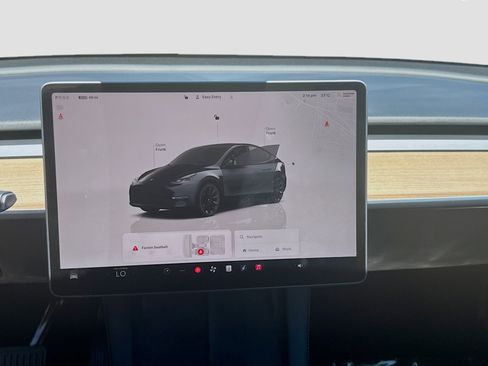 Used 2023 Tesla Model Y 2WD image 12