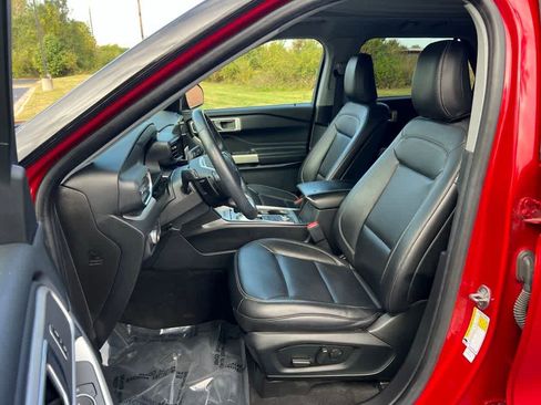Used 2020 Ford Explorer XLT w/ Equipment Group 202A image 15