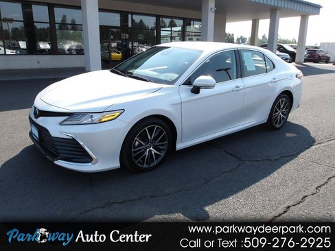 Used 2023 Toyota Camry XLE w/ Cold Weather Package FWD image 1